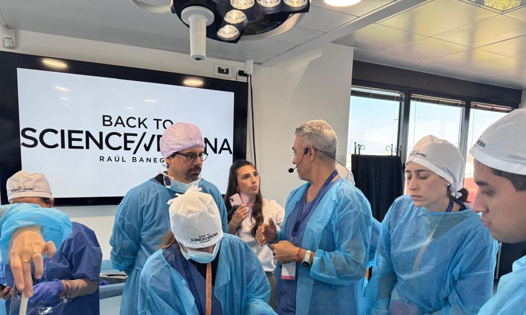 Back to Science Verona: la parte pratica al tavolo anatomico.